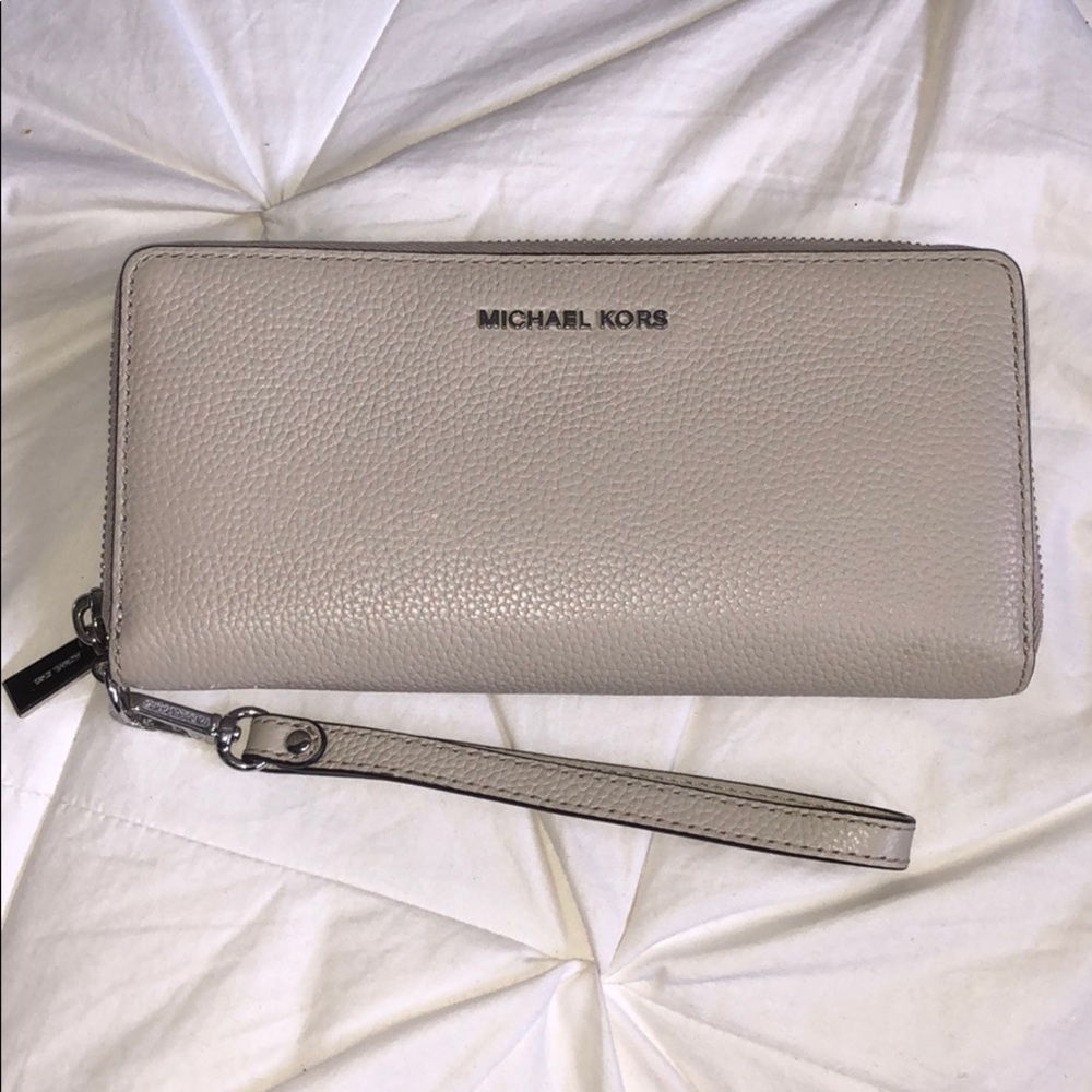 Michael Kors Zip Wallet